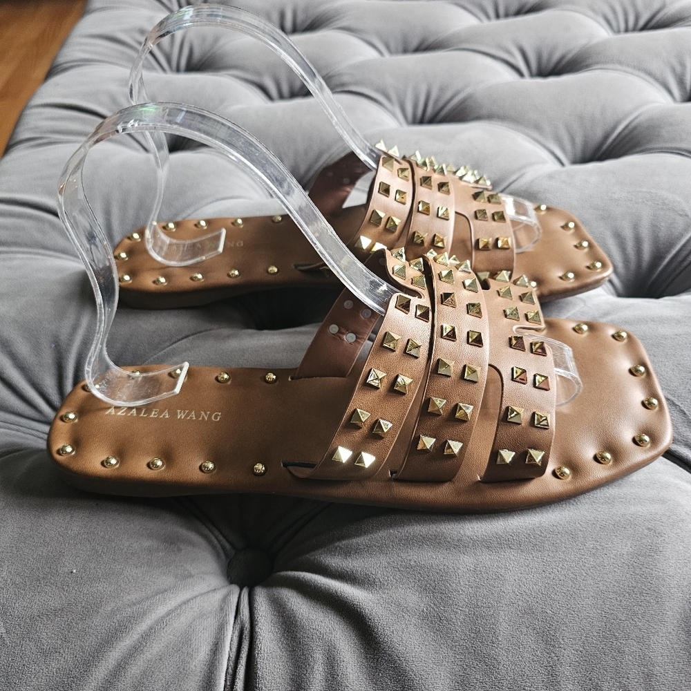 Azalea Wang Archer Studded Flat Faux Leather Sandals Camel Brown Tan Sz 9